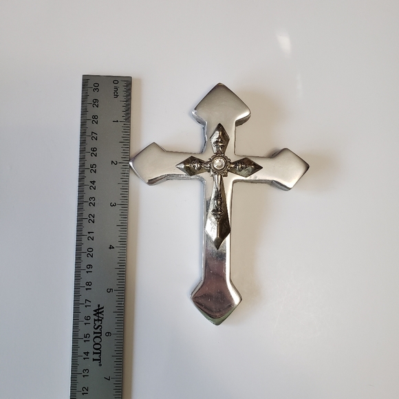 Vintage Silver tone Metal Cross with a Rignstone - Picture 3 of 11